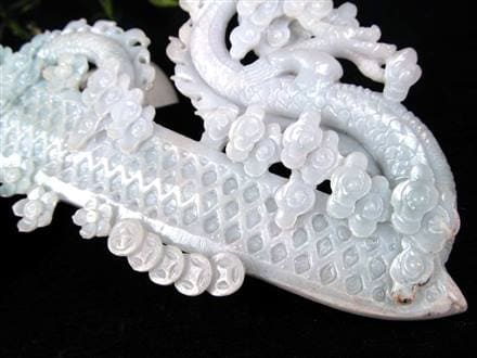 バイヤー厳選!!】◇高級翡翠原石使用◇秀逸！一刀一石彫り◇龍が守護