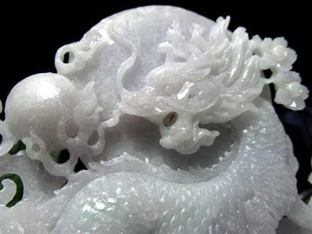 バイヤー厳選!!】◇高級翡翠原石使用◇秀逸！一刀一石彫り◇伝説の瑞獣