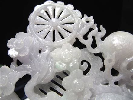 バイヤー厳選!!】◇高級翡翠原石使用◇秀逸！一刀一石彫り◇伝説の瑞獣