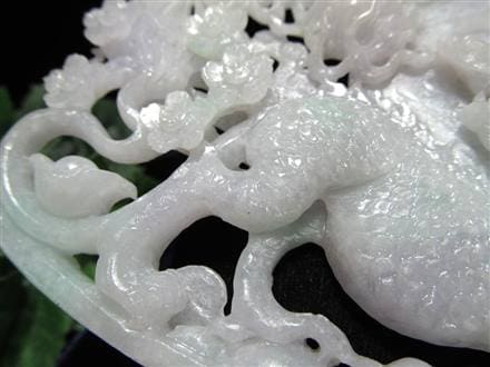バイヤー厳選!!】◇高級翡翠原石使用◇秀逸！一刀一石彫り◇伝説の瑞獣