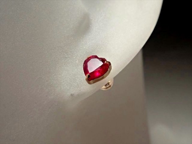 ☆18金ゴールド☆極上質ストーン使用高級ピアス☆勝利と情熱を象徴する 