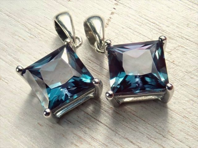 ◇希少！神秘のカラーチェンジ◇流通量僅か◇人工アレキサンドライト