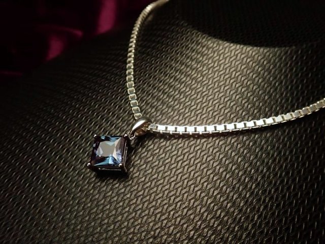 ◇希少！神秘のカラーチェンジ◇流通量僅か◇人工アレキサンドライト