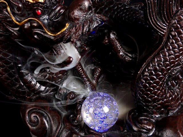 ◇大吉開運！龍神デザイン◇4色に光り輝く！ボール付き◇倒流香