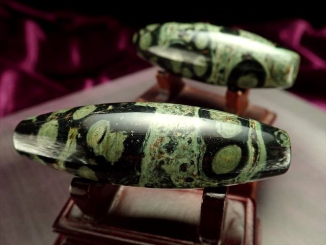 ☆太古に生まれた神秘の石☆グリーンとブラックの美麗マーブル☆大地の