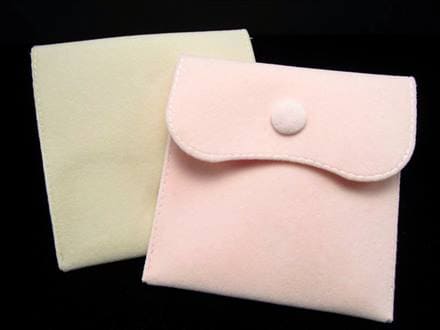 キャラメルカラー♡白い花♡5センチパッチンピンと2.7センチくるみボタンヘアゴム キャラメルカラー♡白い花♡5センチパッチンピンと2.7センチくるみ