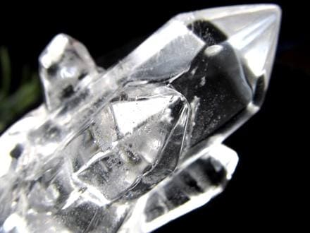 ☆清涼感あふれる透明水晶☆複数の結晶が寄り添う立体造形☆浄化と空間