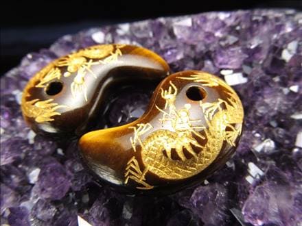 ☆タイガーアイ☆龍彫り勾玉☆金塗り☆龍彫りタイガーアイ【虎目石 