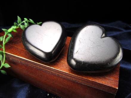 ★特選NEW★希少レア☆奇跡の石【シュンガイトハートデザインタンブル  】❤️ ◇ハートデザイン◇地球上で唯一の天然フラーレンを含む希少鉱物