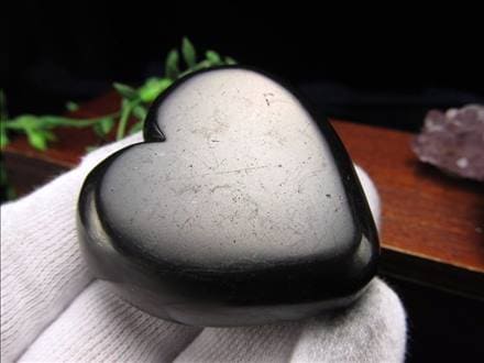 ◇ハートデザイン◇地球上で唯一の天然フラーレンを含む希少鉱物