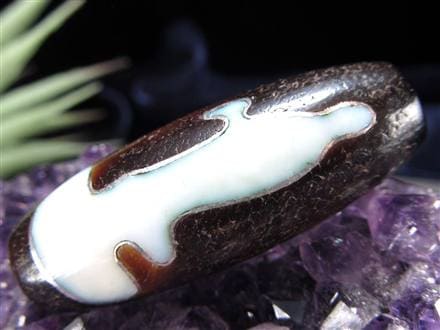虎牙天珠　馬蹄痕　ハンドメイド品／送料込　匿名発送／チベット　天珠　お守り 虎牙天珠 馬蹄痕 ハンドメイド品／送料込 匿名発送／チベット 天