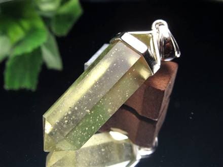 ☆数量限定入荷！☆高い透明感☆宇宙のエネルギーを宿すお守り