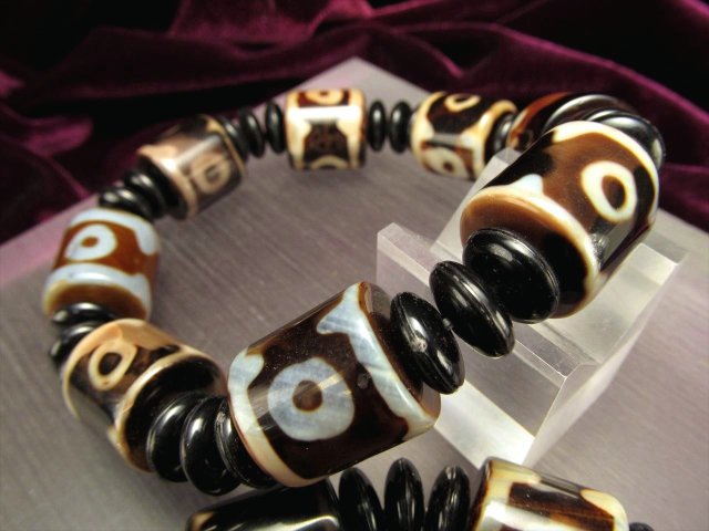 三眼天珠 三眼天珠（さんがんてんじゅ） ラウンド8mm ブラウン 1連｜天然石