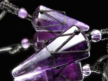 ★限定NEW★愛の守護石♡【アメジスト『紫水晶』6面カットペンデュラム】❤ ◇お買い得！◇人気のスピリチュアルアイテム◇編み込みデザイン