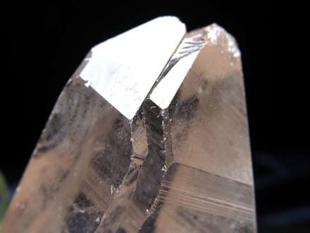 レムリアンシードクリスタル 1282ｇ　（シンギング） ☆古代の叡智を封じ込めた水晶☆別名シンギングクリスタル☆清らかな力