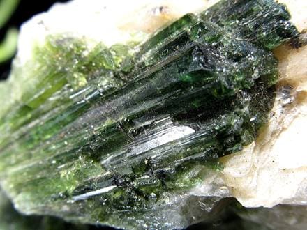 産地直送】◇希少標本を特別価格で！◇気品漂う深緑のヴェルデライト