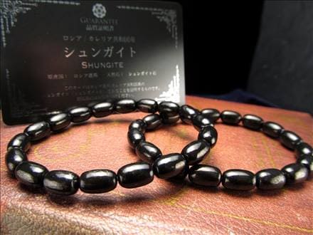 ☆ぷっくりタンブル型！☆地球上で唯一の天然フラーレンを含む希少鉱物
