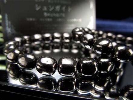 ☆ぷっくり俵型！☆地球上で唯一の天然フラーレンを含む希少鉱物