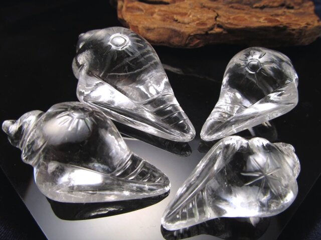 ◇仏教の八吉兆のひとつ◇希少なヒマラヤ産天然水晶使用◇片手に収まる