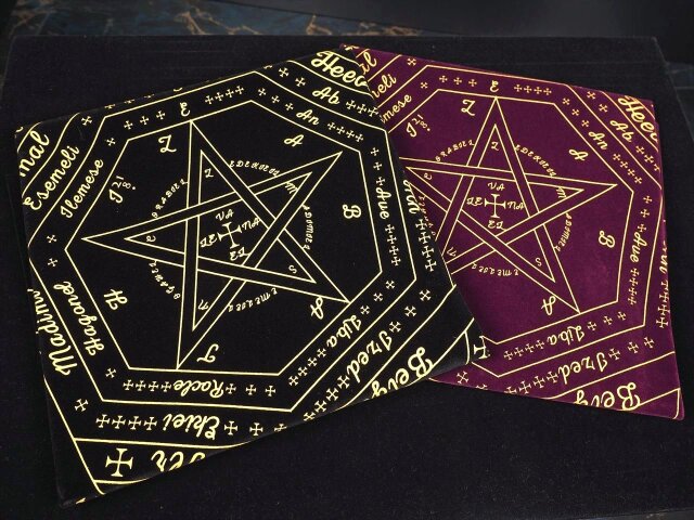 ◇高級感溢れるベルベット生地◇大きめサイズ◇神秘的な五芒星デザイン