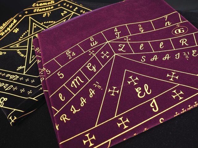 ◇高級感溢れるベルベット生地◇大きめサイズ◇神秘的な五芒星デザイン