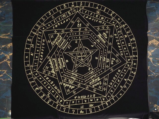 ◇高級感溢れるベルベット生地◇大きめサイズ◇神秘的な五芒星デザイン