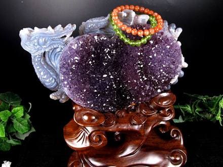 ◇濃密パープルのアメジスト結晶◇龍神を配した圧巻の彫刻◇瑪瑙