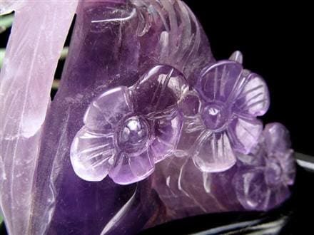 ☆優雅な佇まいの守護鳥☆美しきラベンダーカラーの彫刻美☆花