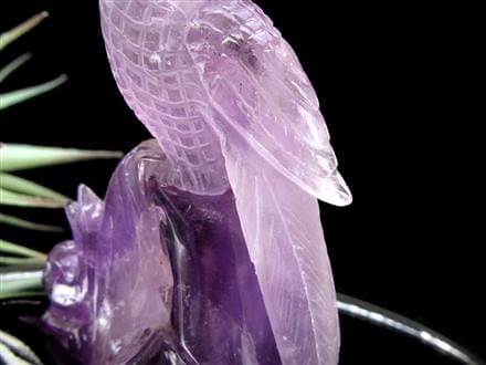 オウムのアメジスト彫刻 ☆優雅な佇まいの守護鳥☆美しきラベンダーカラーの彫刻美☆花