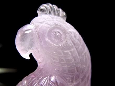 オウムのアメジスト彫刻 ☆優雅な佇まいの守護鳥☆美しきラベンダーカラーの彫刻美☆花