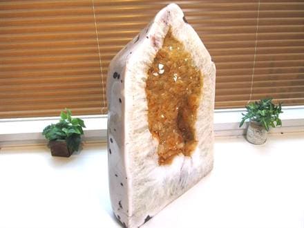 ◇圧巻の大型サイズ◇黄金色に輝く結晶がびっしり◇光を受けて煌めく