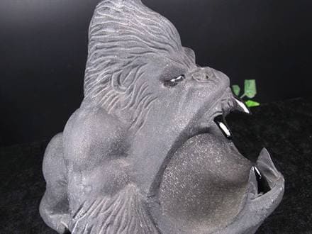 マッチョゴリラ　580g ブラックオプシディアン　置物　カービング　天然石 ◇魔を払う咆哮！◇極みの逸品！繊細彫刻◇守り神×魔除けの石◇1点物