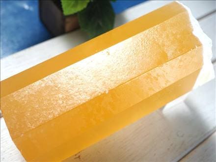 特大 オレンジカルサイト 六角柱 約20cm 特大 オレンジカルサイト 六角柱 約20cm - メルカリ