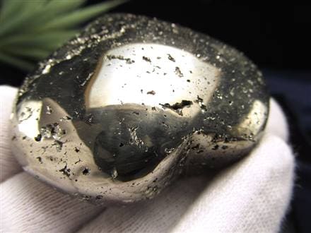 ◇完璧ともいわれる原石の結晶体◇強力な邪気祓いの石◇別名「フールズ