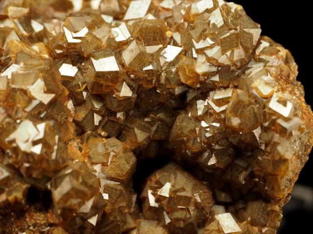 灰鉄柘榴石　アンドラダイト　アフリカ産 灰鉄柘榴石(かいてつざくろいし, andradite) - 岩石鉱物詳解図鑑