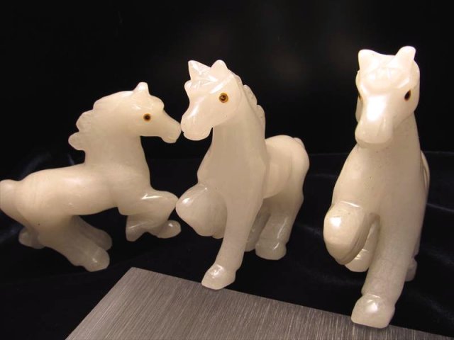 価値ある　白い馬の陶器彫刻 約30cm 価値ある 白い馬の陶器彫刻 約30cm 正規品 価値ある 白い馬の
