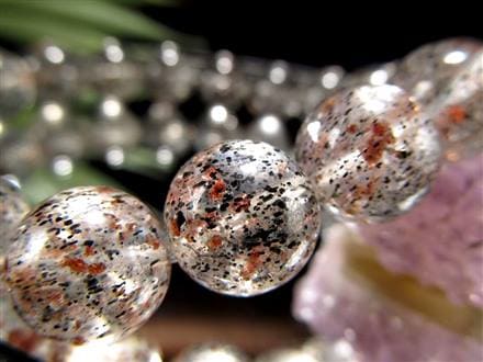 鑑別書付属】◇見逃せない希少品！◇黒点と輝く褐色結晶◇1月の誕生石