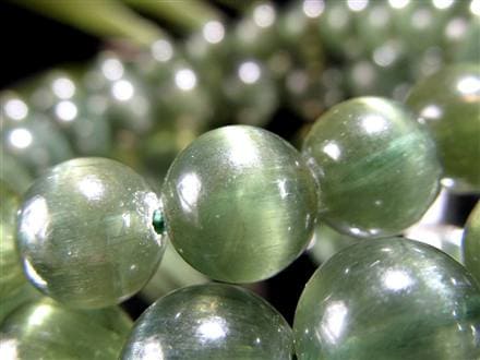 ☆癒しのグリーンカラー☆上品なキャッツアイ効果！☆透明感あり☆心の