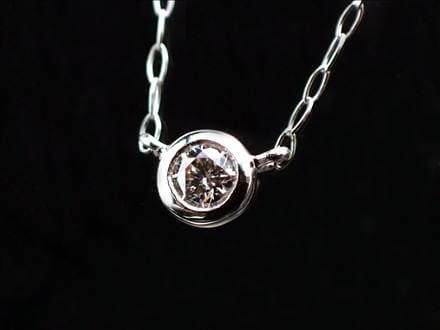 鑑別書付属】◇貴重！天然ダイヤモンド◇胸元を飾る上品な輝き◇4月の  