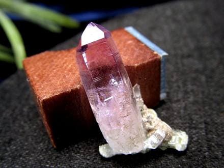 世界で最も美しいアメジスト】☆流通量極少超希少石！☆採掘鉱山が閉山