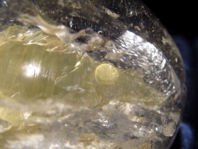 水入り水晶秘蔵品台座付き