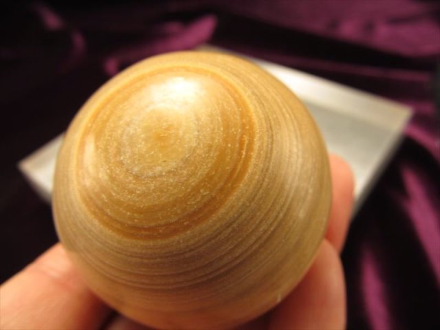 ジャスパー丸玉10cm2kg木台付き置物