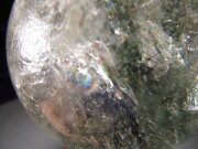 ★オススメ品質！★自然の作り出す造形美★幻想的風景を閉じ込めた水晶丸玉★芸術的ガーデン★1点物★ガーデンクォーツ【庭園水晶】丸玉★直径約60mm★重さ約302g★木製台座付き★【ブラジル産】