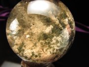 ★【バイヤー厳選！】★自然の作り出す造形美★幻想的風景を閉じ込めた水晶丸玉★芸術的ガーデン★限定1点物★極上！ガーデンクォーツ【庭園水晶】丸玉★直径約54mm★重さ約209.5g★木製台座付き★【ブラジル産】