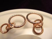 ◆高品質Silver925パーツ◆使い方様々！手作りアクセサリーのアクセントに！◆3連リングコンポーネント◆リング穴内径約14mm 6mm 6mm◆ピンクゴールド仕様◆CMP101◆