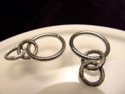 ◆高品質Silver925パーツ◆使い方様々！手作りアクセサリーのアクセントに！◆3連リングコンポーネント◆リング穴内径約14mm 6mm 6mm◆アンティーク仕様◆CMP103◆