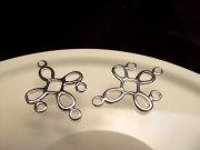 ◆高品質Silver925パーツ◆使い方様々！手作りアクセサリーのアクセントに！◆カン付きクロスコンポーネント◆縦約23mm 横約16.4mm カン穴内径約1.8mm◆CMP115◆