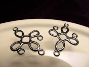 ◆高品質Silver925パーツ◆使い方様々！手作りアクセサリーのアクセントに！◆カン付きクロスコンポーネント◆縦約23mm 横約16.4mm カン穴内径約1.8mm◆アンティーク仕様◆CMP120◆