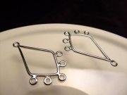 ◆高品質Silver925パーツ◆使い方様々！手作りアクセサリーのアクセントに！◆カン付き雫型コンポーネント◆縦約28.4mm 横約17.7mm カン穴内径約1.5mm◆CMP127◆