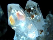 オイルクォーツ 石油入り水晶 結晶 原石